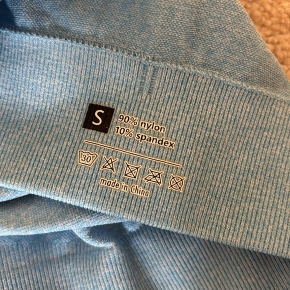 Beautiful blue workout set - top and bottom size Small - Picture 4 of 4